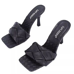 CAPE ROBBIN Weave It Sandals Size 8.5